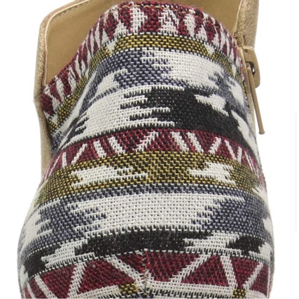 • [NIB] Roper Embroidered Booties • - Picture 6 of 14